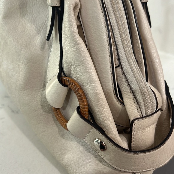 Salvatore Ferragamo shoulder bag with COA EUC cream color - Picture 7 of 17